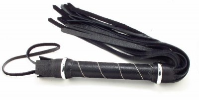 Чёрная кожаная плётка с белой строчкой на рукояти, производитель: БДСМ Арсенал
