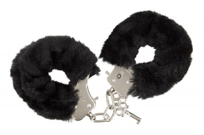Чёрные меховые наручники с ключиками Furry Handcuffs, производитель: Blush Novelties